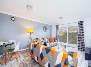 Remarkable 2- Bed House in Barking Essex