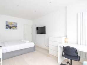 Spacious 4BD Townhouse - Near Stratford City!