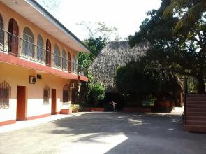 Hotel y Restaurante La Fonda Escondida