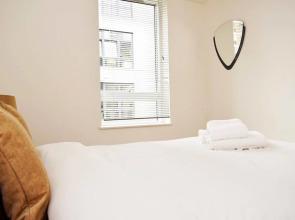 1 BR Home by Borough Market W/balcony, 2 Guests