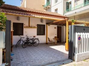 Villetta vicino al mare con posto auto privato