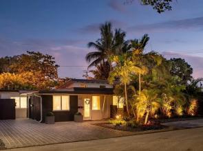 Walk to Wilton Drive - Spacious Quiet Villa 2 HOT TUB