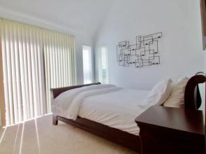 Heart of Ballard Stylish Airy Penthhouse