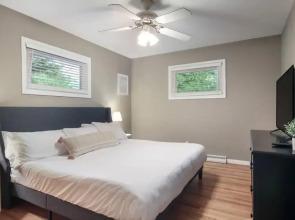 3 min to Beach, Game Room, Hot tub & Firepit