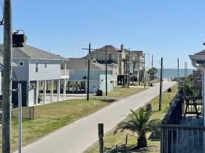 Crazy Cajun 2 Bedroom Home