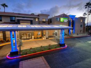 Holiday Inn Express Hotel & Suites Carlsbad Beach by IHG