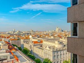 Colon 904 in Madrid With 1 Bedrooms and 1 Bathrooms