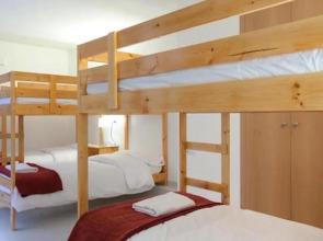 Spacious Apartment for Families Near Park Guell