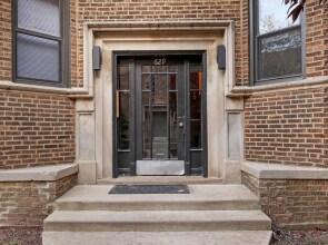 Front Garden 1BR Apt in Lakeview