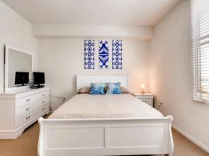 2 Bedroom Triplex Steps from Balboa Park