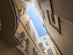 Venetian House Market Square Aparthotel