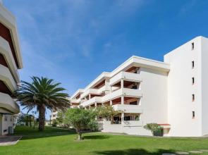 Amazing Beach House with Balcony (Free WI-FI)
