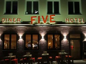 Hotel FIVE