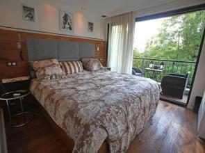 George Apartment in Neuilly