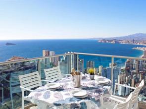 Sky High apartment on the 38th floor - Sea views