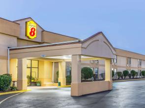 Super 8 by Wyndham Knoxville Downtown Area