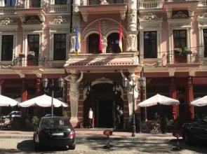 Apartment with Sea View near Park Shevchenko