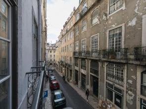 Lovelystay - Charming 3 Bedroom Wonder Downtown