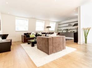 Ultra-luxurious 4BR home in Bayswater with gym, parking and private terrace