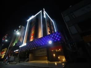 Hotel Buti &
