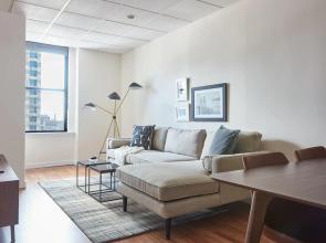 Stylish 1BR + Train | Theatre District | Evonify