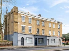 Modern Townhouse With Cinema Room in London SE1