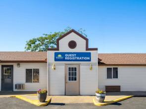 Days Inn by Wyndham Jamestown