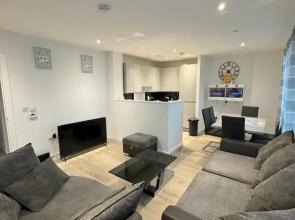 London City Chic Apartment With 3 Bedrooms