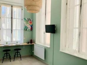 Vieux Port Studio Chic