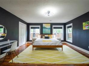 The Mod Poppy Large Home 10 Minutes From it all