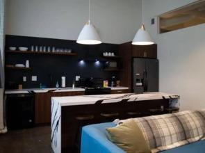3E - *Renovated* 3 min to Hillman Cancer Center Sleeps 6