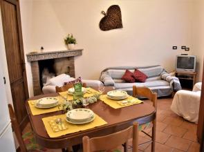 HOLIDAY HOME Marte 2 surrounded by greenery  6 beds-Casa  vacanze Marte 2