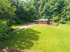 Rustic Cabin on Farm ~ 4 Mi to Kentucky Lake!