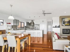 Sunny-Daze - Bonny Hills