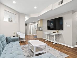 Historic Designer Lincoln Park Retreat Sleeps 14 by AllSet Turnover