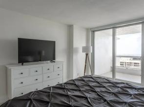 Modern And Bright Penthouse With Ocean View