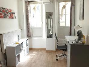 Chambres Poitiers Centre Ville - Salle de Bain, Réfrigérateur, TV et machine à café privatifs - Cuisine commune - Terrasse - Hôtel de ville à 200m