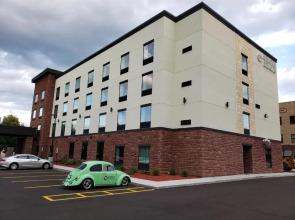 Cobblestone Hotel and Suites Janesville