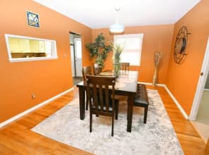Mid Century Modern 30 Minute Walk to Notre Dame 3 Bedroom 3 Full Bath 2008