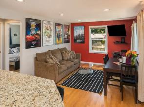 Seattle Vacation Home: The Autobahn