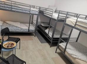 "room in Guest Room - Hostel Próximo A Praia P/ Surf Na Caparica"