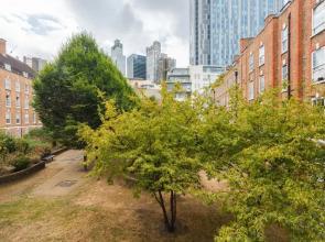 Chic 1 Bedroom Apartment in Zone 1 With Views Gherkin