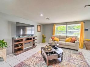 Peaceful Venice Villa w/ Patio - 2 Miles to Beach!