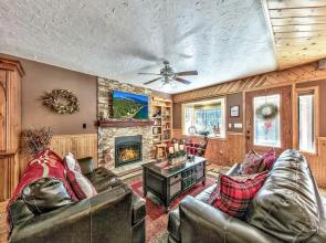 2556h Lazy Bear's Den 2 Bedroom Cottage by RedAwning