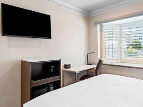 Super 8 San Francisco / Near The Marina