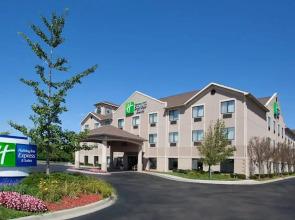 Holiday Inn Express & Suites Belleville (Airport Area)