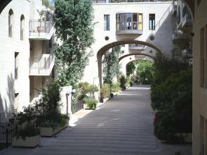 2 BR next to Old City with Patio by FeelHome