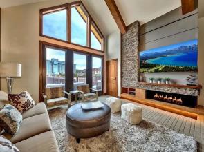 Luxury Three Bedroom  Steps From Heavenly Village Condo by RedAwning