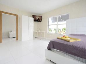 Lincoln Road Apartments