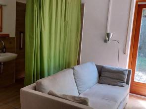 EG-Zimmer mit Bad und Terrasse